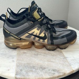 Nike Air VaporMax 2019
Black Metallic Gold